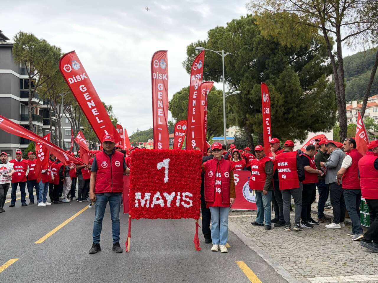 Muğla’da 1 Mayıs Coşkusu: Emekçiler Akyol’dan Meydana Yürüdü 2